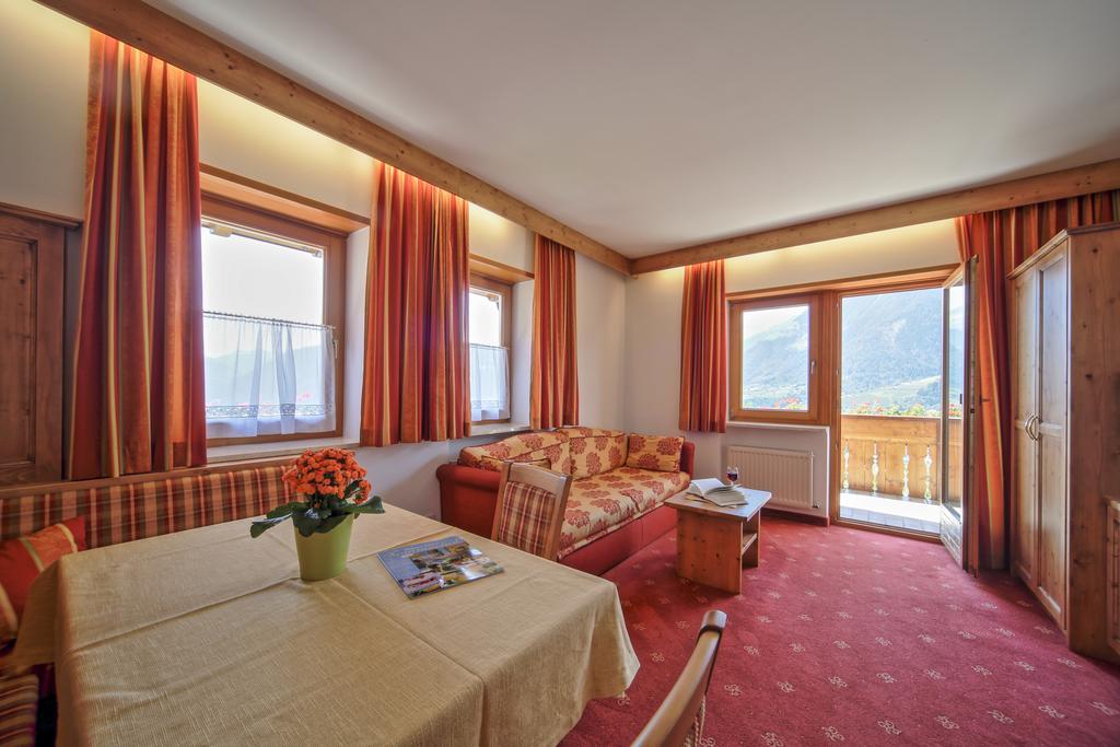 Residence Krone Schenna Zimmer foto