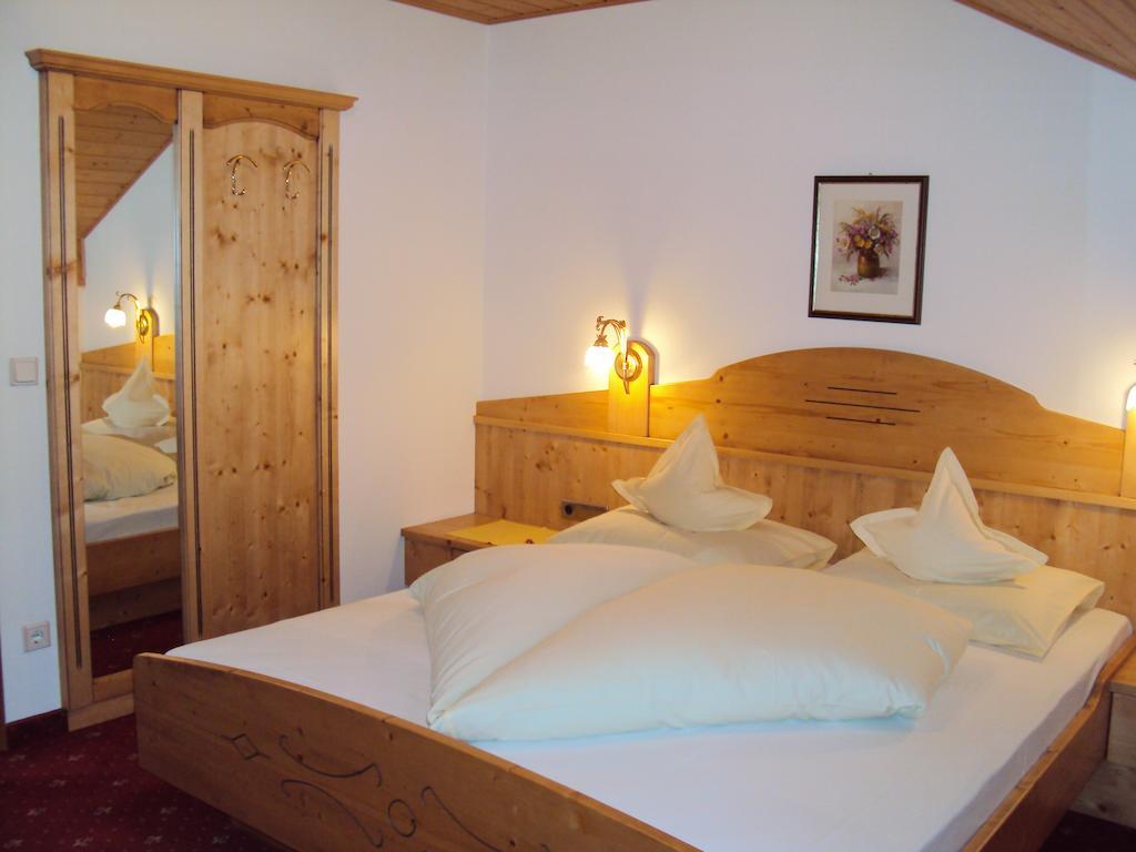 Residence Krone Schenna Zimmer foto